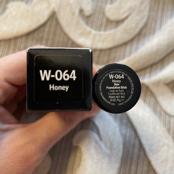 NIB Bobbi Brown Skin Foundation Stick 0.31oz/9g Honey W-064 - Picture 3 of 3